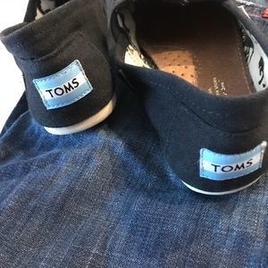 Toms